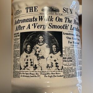 Collectible Sun Paper 1969 Pennant Clinching Mug Astronauts Walk On The Moon